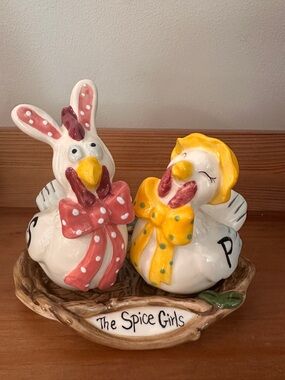 Blue Sky Clayworks “The Spice Girls” Chicken Salt & Pepper shakers With Tray